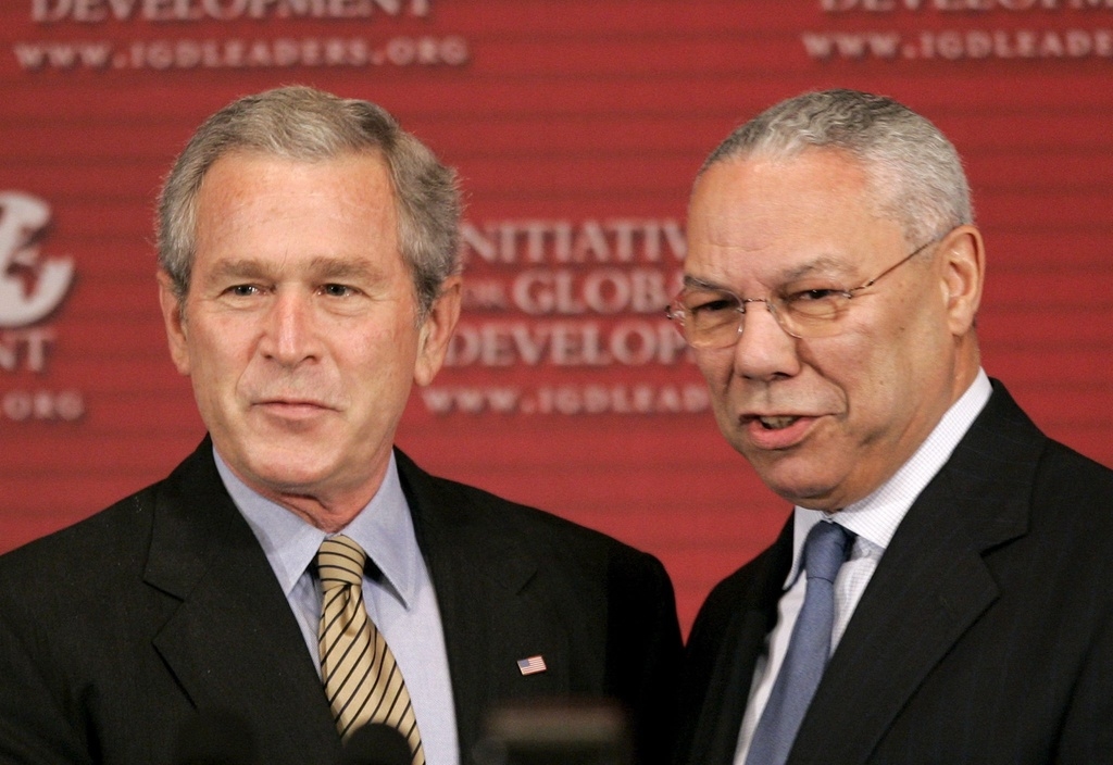 Colin Powell (à droite) avec George W. Bush en 2006 à Washington.